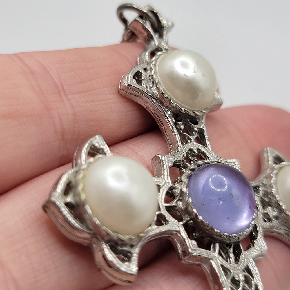 VTG Sarah Coventry Cross Pendant Necklace | Faux Pearl, Purple, Silver | SIGNED - Picture 4 of 8